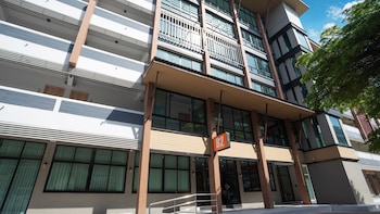 b2 korat night market boutique and budget hotel