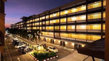 b2 korat night market boutique and budget hotel