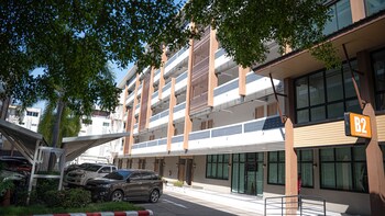 b2 korat night market boutique and budget hotel