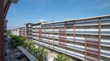 b2 korat night market boutique and budget hotel