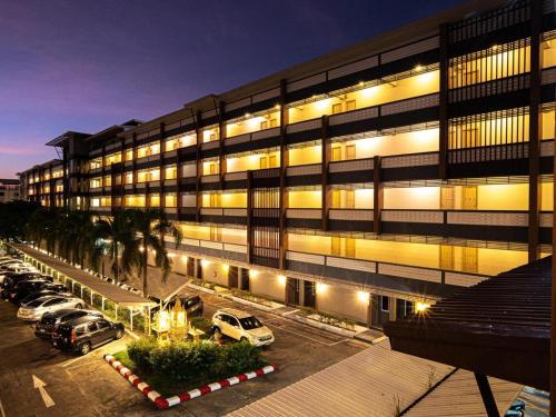 b2 korat night market boutique and budget hotel