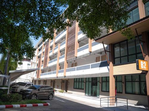 b2 korat night market boutique and budget hotel