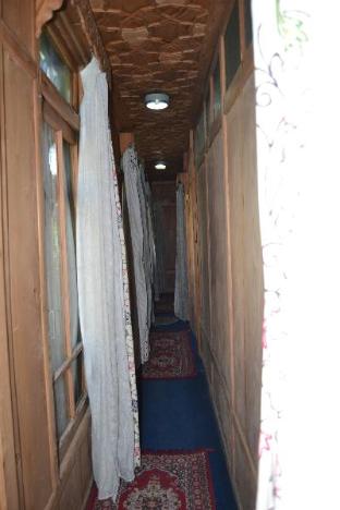 Palace Heights,India>>Srinagar,5 star