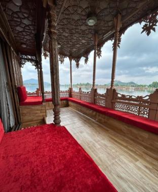 Palace Heights,India>>Srinagar,3 star