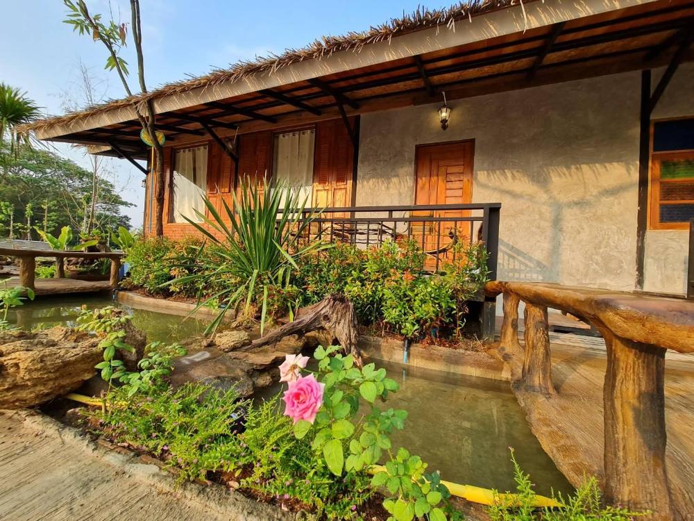 tasana garden saraphi