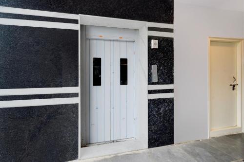 Collection O 78273 Kalyan Residency,Plot No 1156 Farm Fresh, Madhapur Flyover Link, Ayyappa Society Colony, Ward 107 Madhapur, Hyderabad Hyderabad Telangana 500081 India,4 star