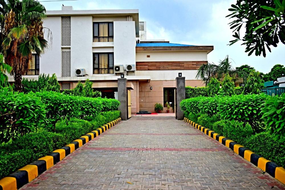 when in gurgaon service apartments