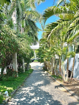 carmelina beach resort