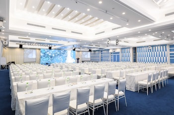 carmelina beach resort