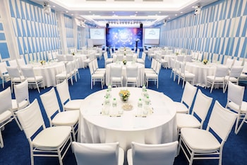 carmelina beach resort