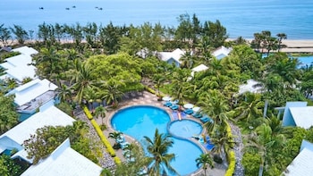 carmelina beach resort