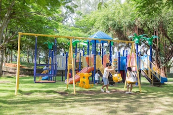 carmelina beach resort