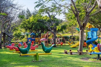 carmelina beach resort