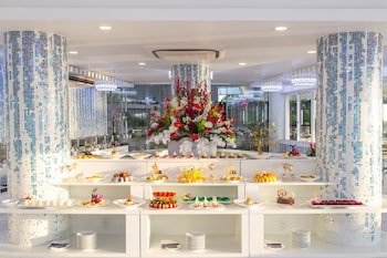 carmelina beach resort