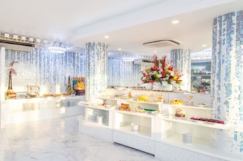 carmelina beach resort