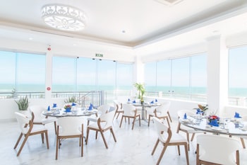 carmelina beach resort