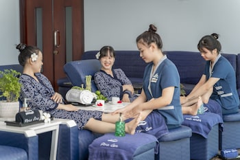 carmelina beach resort