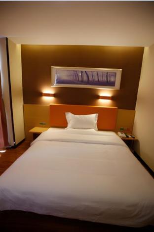 7 days premium chengdu du fu cottage southwestern university of finance metro station