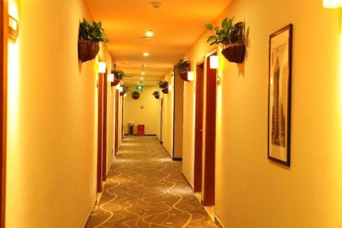 7 days premium chengdu du fu cottage southwestern university of finance metro station