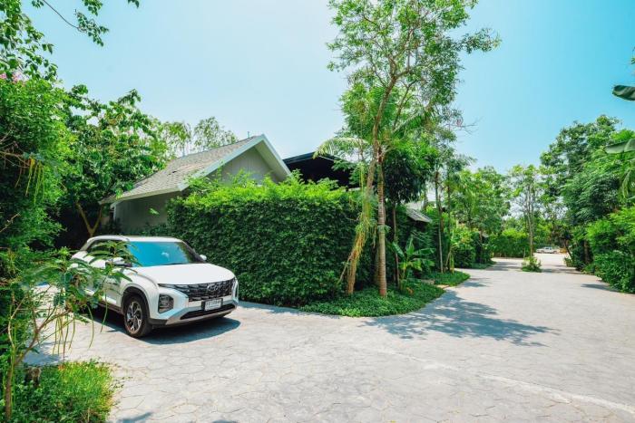 ip plus pool villa pattaya