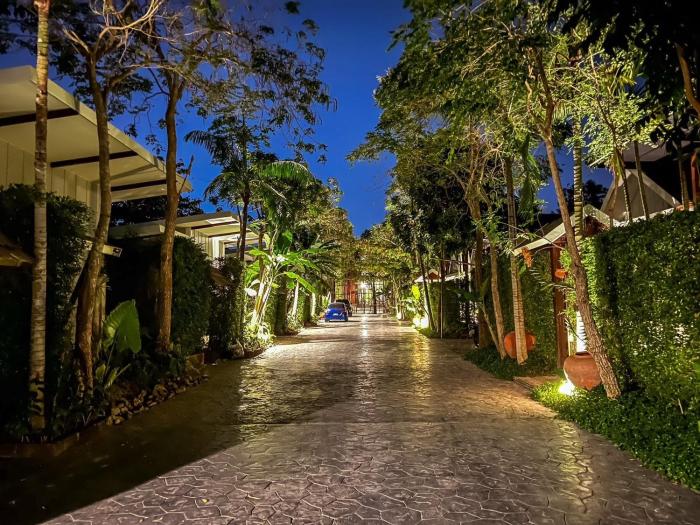 ip plus pool villa pattaya