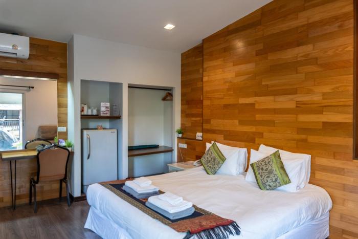 ip plus pool villa pattaya