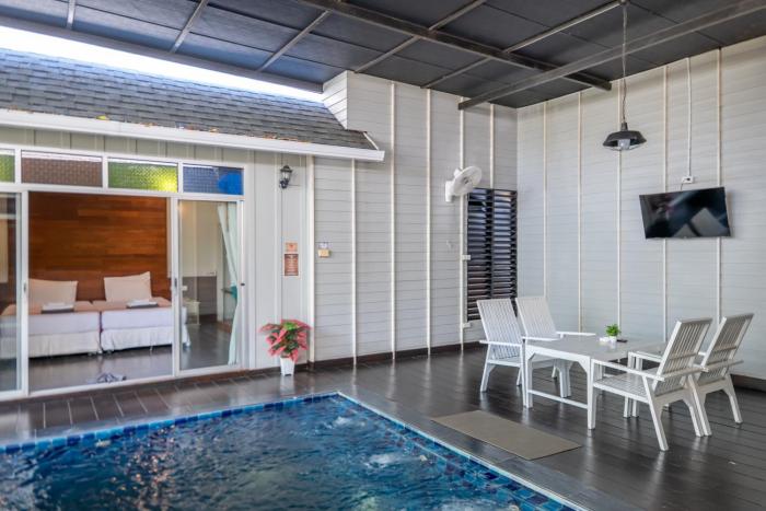 ip plus pool villa pattaya
