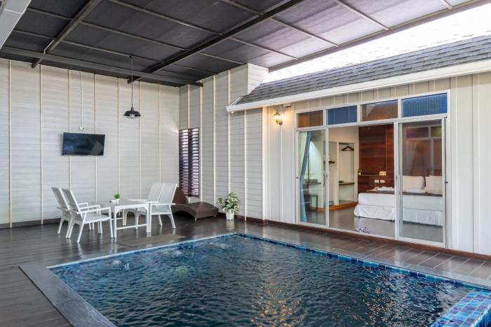 ip plus pool villa pattaya