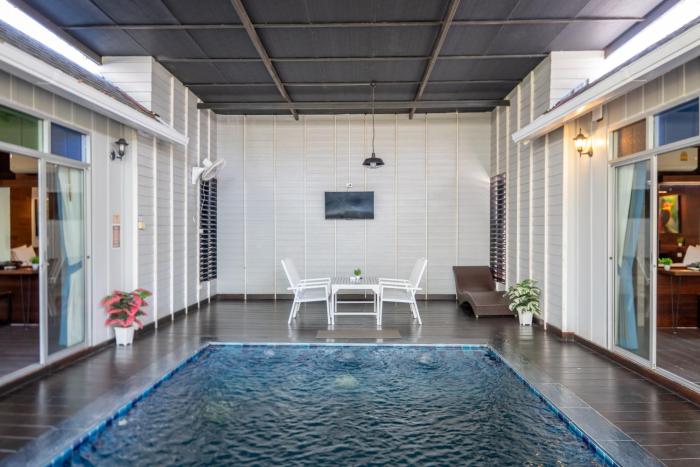 ip plus pool villa pattaya
