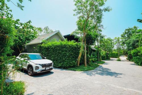 ip plus pool villa pattaya