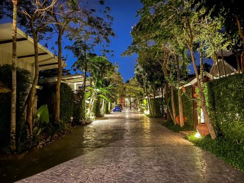 ip plus pool villa pattaya