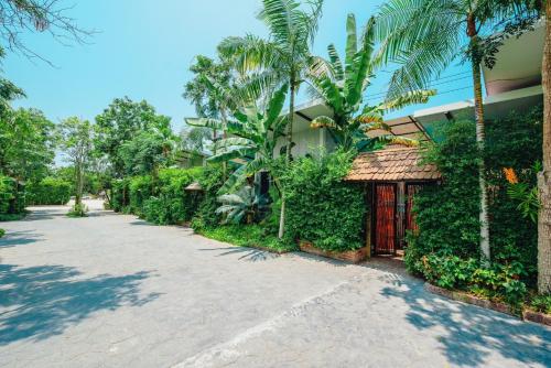 ip plus pool villa pattaya