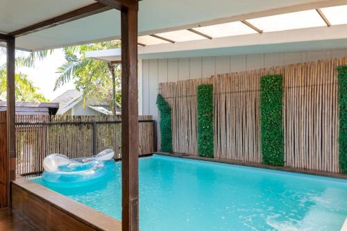 ip plus pool villa pattaya
