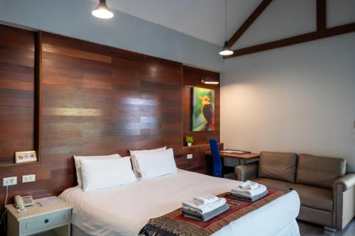ip plus pool villa pattaya