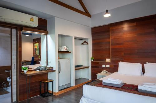 ip plus pool villa pattaya