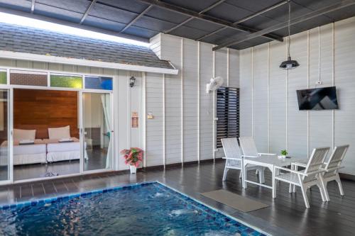 ip plus pool villa pattaya