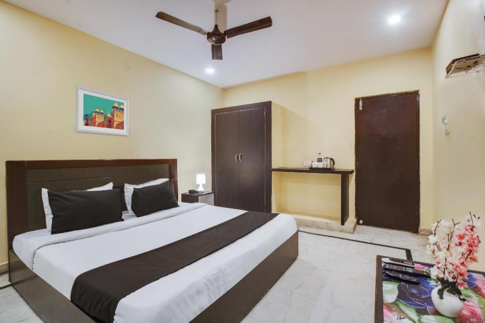 hotel o anuguna tulasi grand near jntu university hyderabad