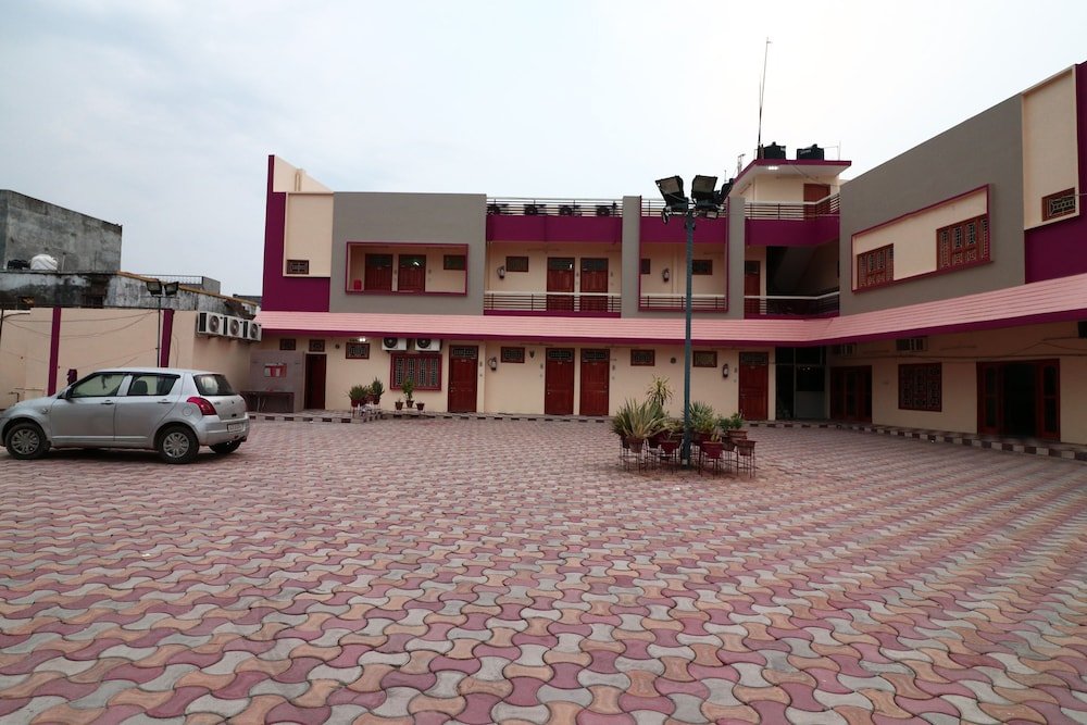 hotel o chaitdeep palace lawn and guest house