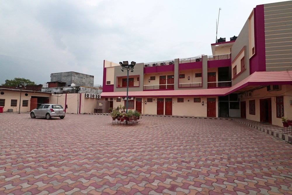 hotel o chaitdeep palace lawn and guest house