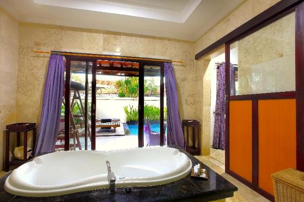 private pool villas in kuta