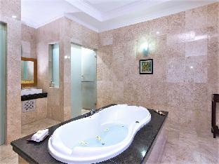 private pool villas in kuta