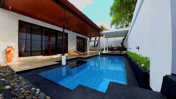 private pool villas in kuta