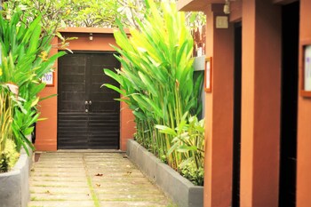 private pool villas in kuta