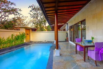 private pool villas in kuta
