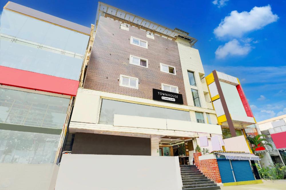 super townhouse mg road near commercial street