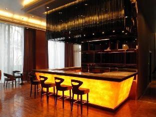 metropolo hotel wuhan jingkai wanda sports center metro station