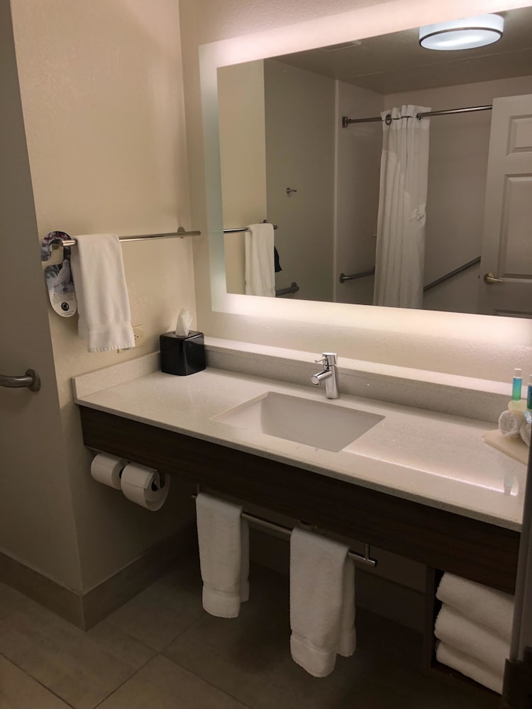 holiday inn express hotel and suites greenville by ihg
