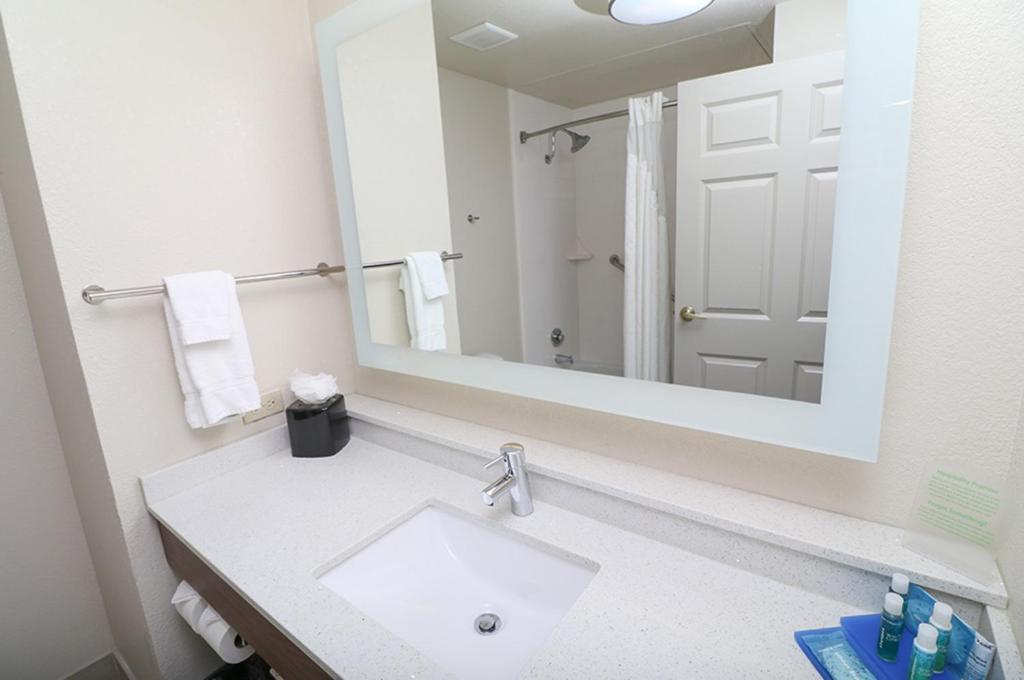 holiday inn express hotel and suites greenville by ihg