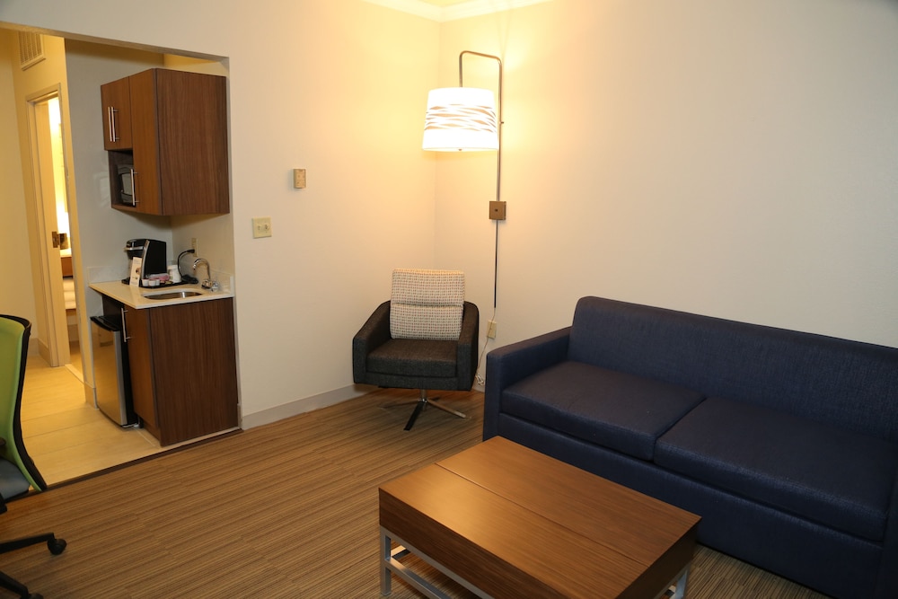 holiday inn express hotel and suites greenville by ihg