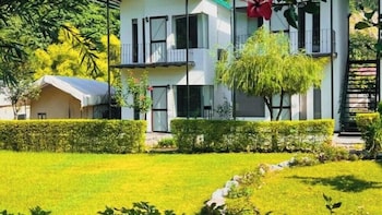 Redfinch Aspen River Resort,Neelkanth Temple,3 star